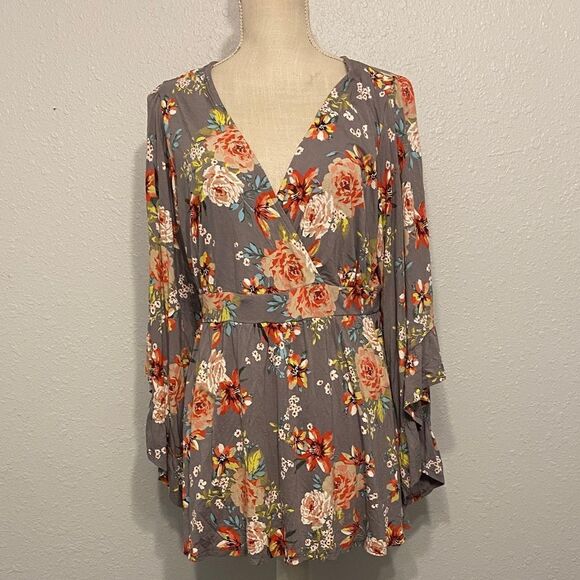 Torrid Gray Floral Super Soft Knits Faux Wrap Chic Romantic Blouse Size 0 - Picture 1 of 9